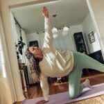 바쁜 일상 속 웰니스, 작은 실천에서 시작된다 A woman does a yoga pose on a mat.