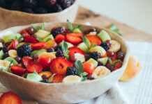 식단의 진화, 나에게 꼭 맞는 건강한 한끼 찾기 a plate of food