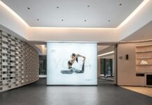 바쁜 일상 속 ‘필라테스’, 척추 건강과 마음 균형을 동시에 Woman in yoga pose on illuminated display